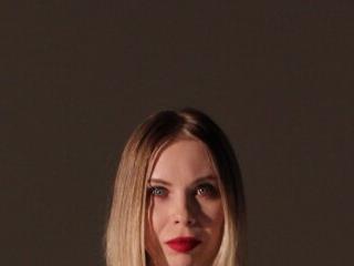 Anna Maxwell