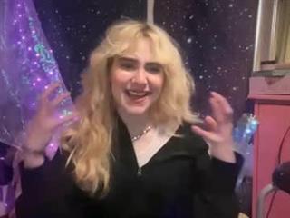 Emi Rose Profile Picture